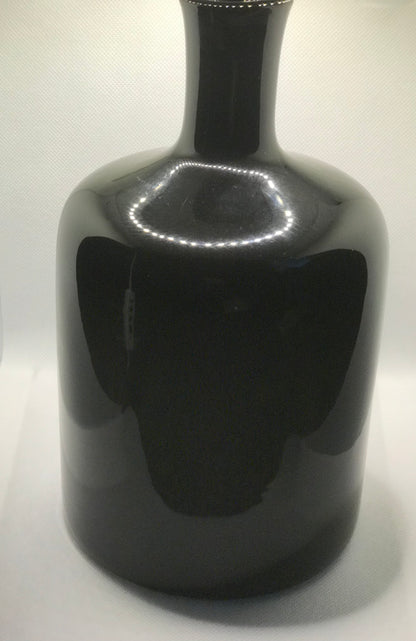 Riley Vase (Glossy Black)