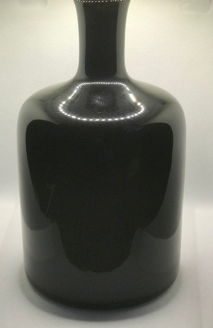 Riley Vase (Glossy Black)